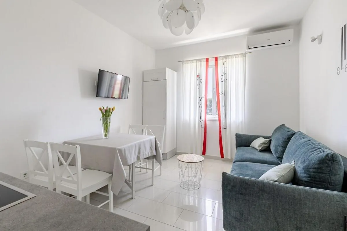 Apartment Lu Split 0*,